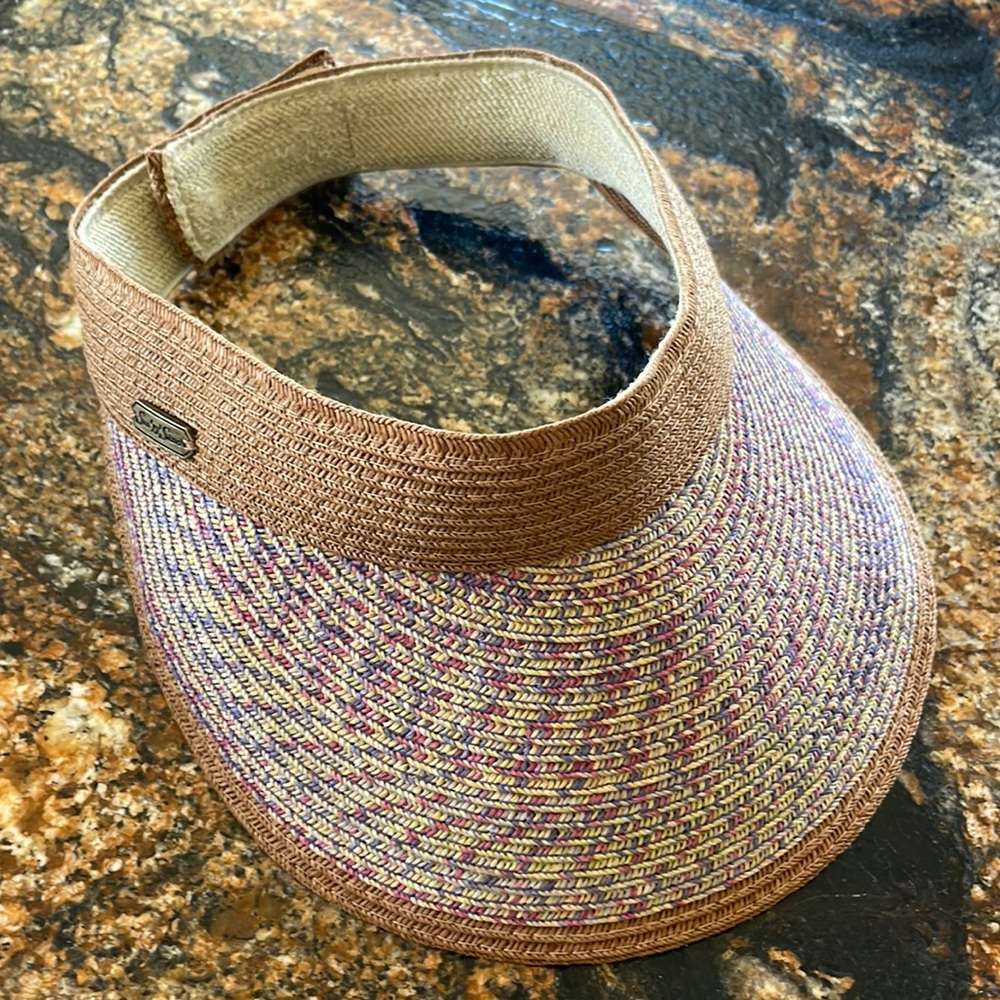Visor large brim for extra sun protection good condition. Packs well.